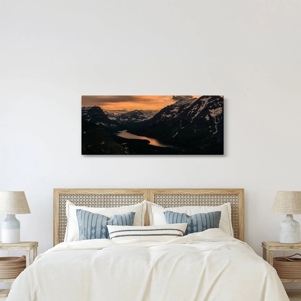 Obraz jazera medzi horami (120x50 cm)