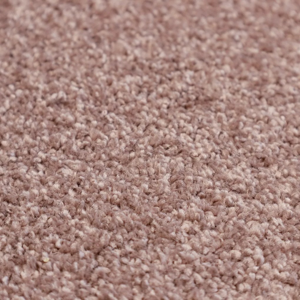 ITC, Metrážny koberec Feliz 066, na mieru, šíře 4m, ružová, filc, detská izba