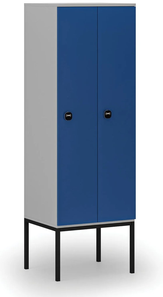 Drevená šatníková skrinka S4 s podnožou, 2 oddiely, 1871 x 600 x 500 mm, demont, RFID zámok, sivá / modrá