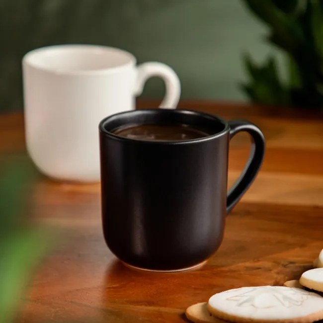 Hrnček FAMELIO čierny 700859 400 ml