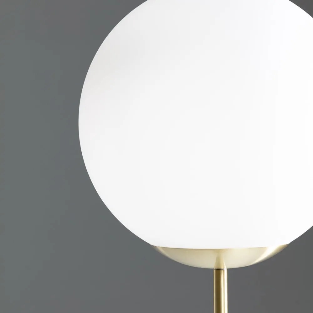 Stojacia lampa v zlatej farbe so skleneným tienidlom (výška 150 cm) Mahala - Kave Home