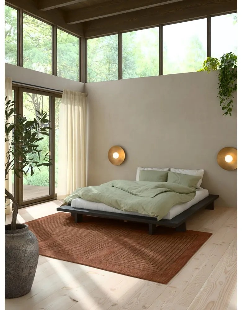 Čierna dvojlôžková posteľ z borovicového dreva s roštom 180x200 cm Japan - Karup Design