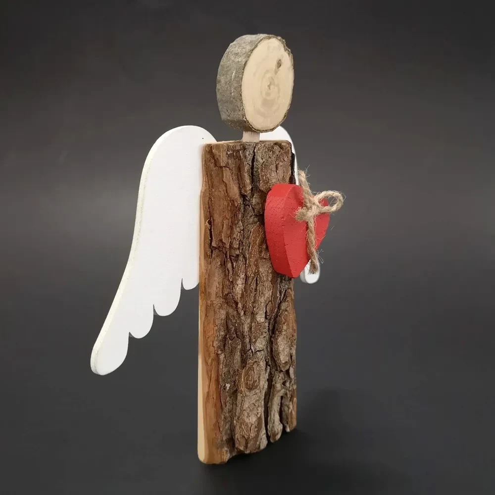 AMADEA Drevený anjel s kôrou s bielymi krídlami a čeveným srdcom, masívne drevo, 16x14,5x3 cm