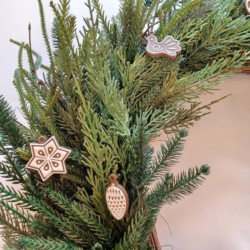 DECOLED Sada drobných vánočních ozdob, 3 × 4 cm, plast, balení 11 ks