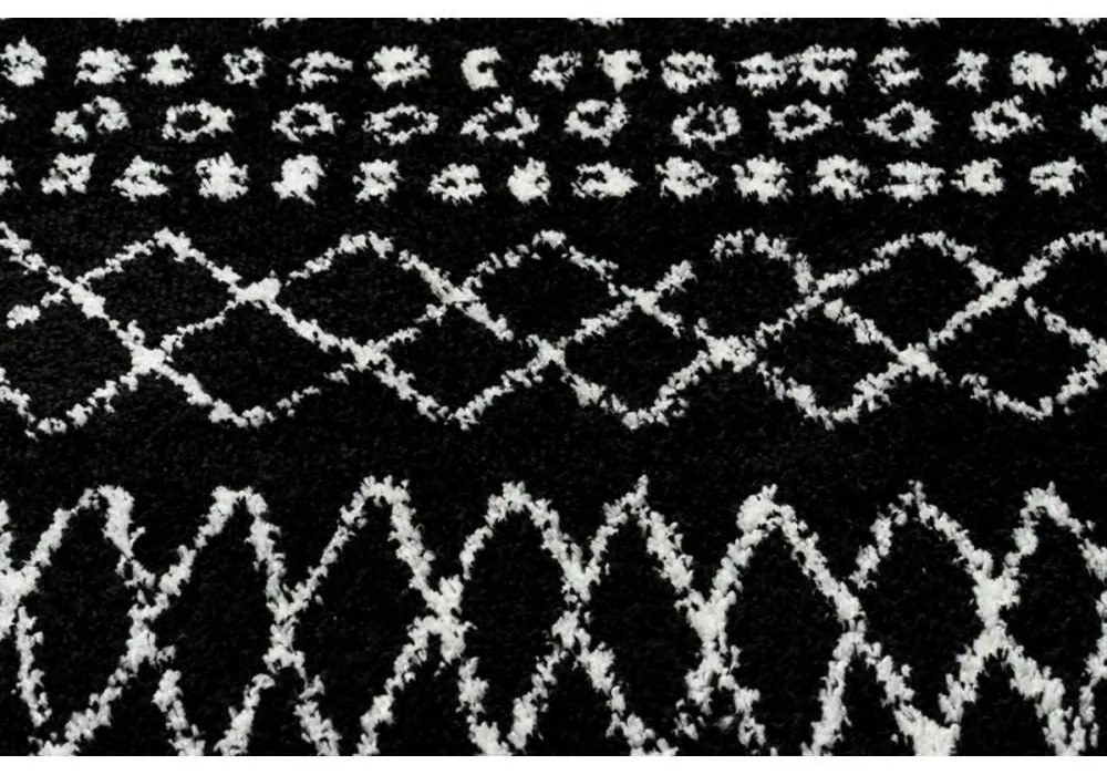 Kusový koberec Shaggy Etnic čierny 140x190cm