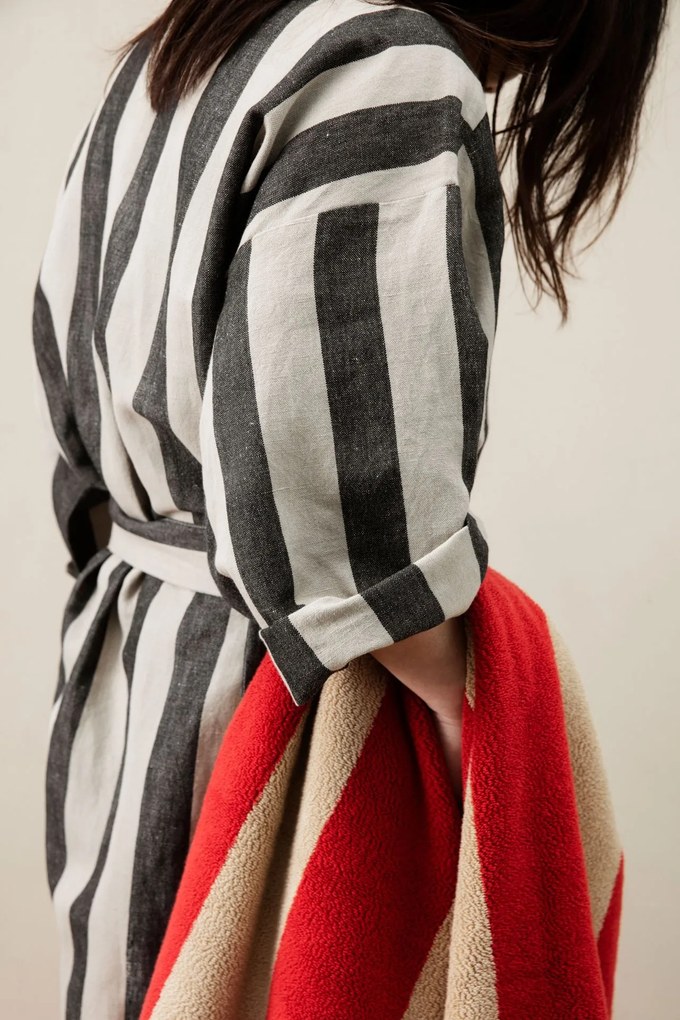 Ferm Living Bavlnená osuška Alee Light Camel/Red 70 × 140 cm