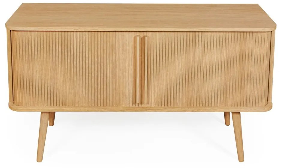 Nízka komoda v dekore duba s posuvnými dverami v prírodnej farbe 138x75 cm Rove – Woodman