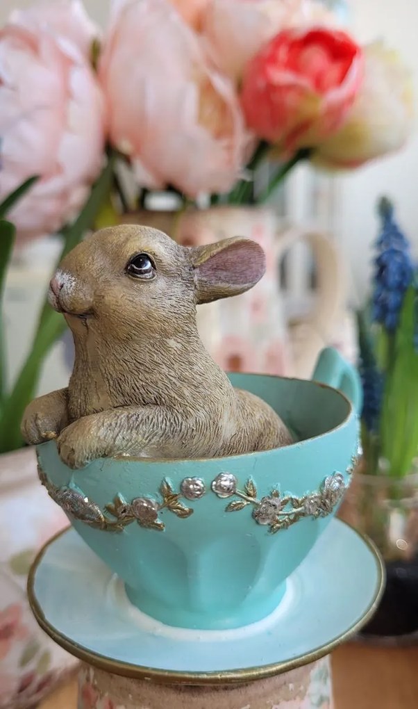 Králik v farebnom šálke - 8 * 7 * 8 cm