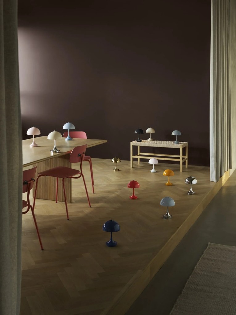 Louis Poulsen Prenosná lampa Panthella 160 V3 Opal Pale Blue