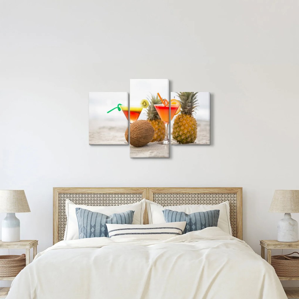 Obraz ananásov a pohárov na pláži (90x60 cm)