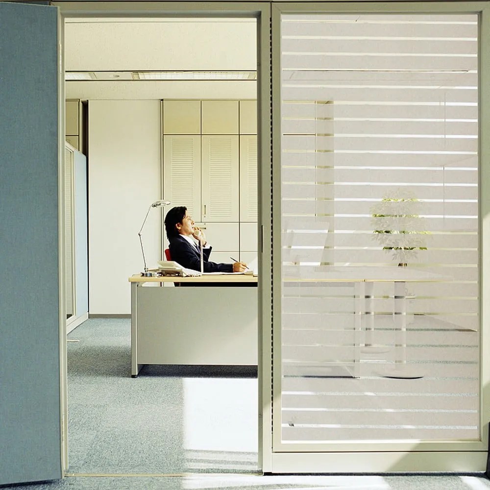 Matná nálepka na sklo s ochranným filmom Ambiance Lines, dĺžka 2 m