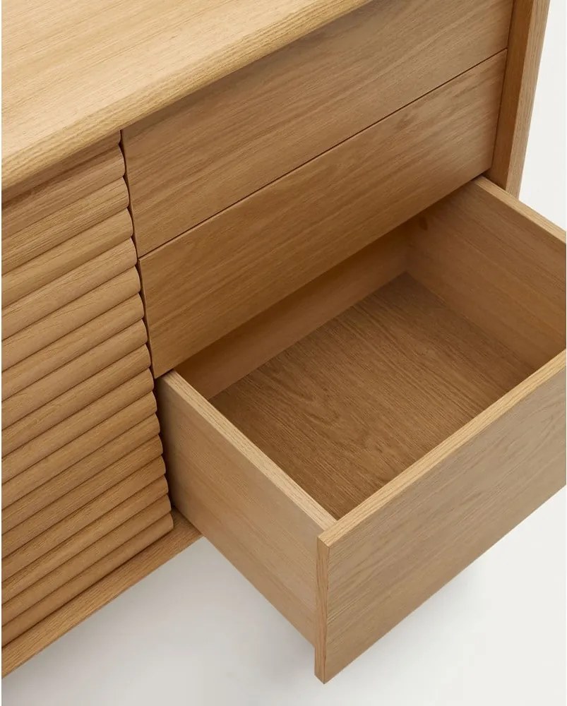 Nízka komoda v dekore duba v prírodnej farbe 105x86 cm Lenon – Kave Home