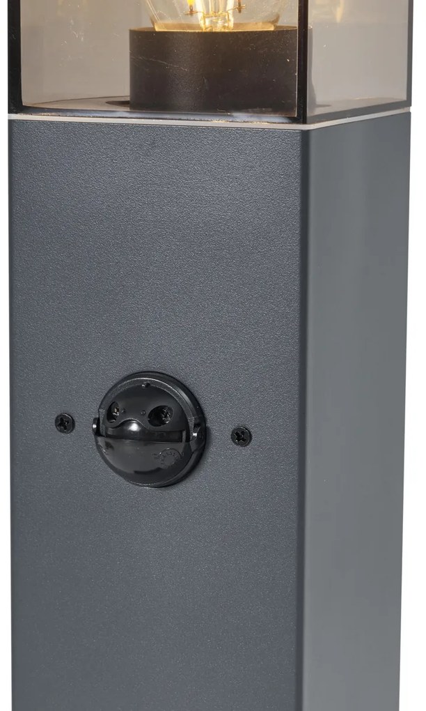 Vonkajšia lampa tmavosivá s dymovým sklom 45 cm IP44 so zásuvkou a snímačom pohybu - Malios