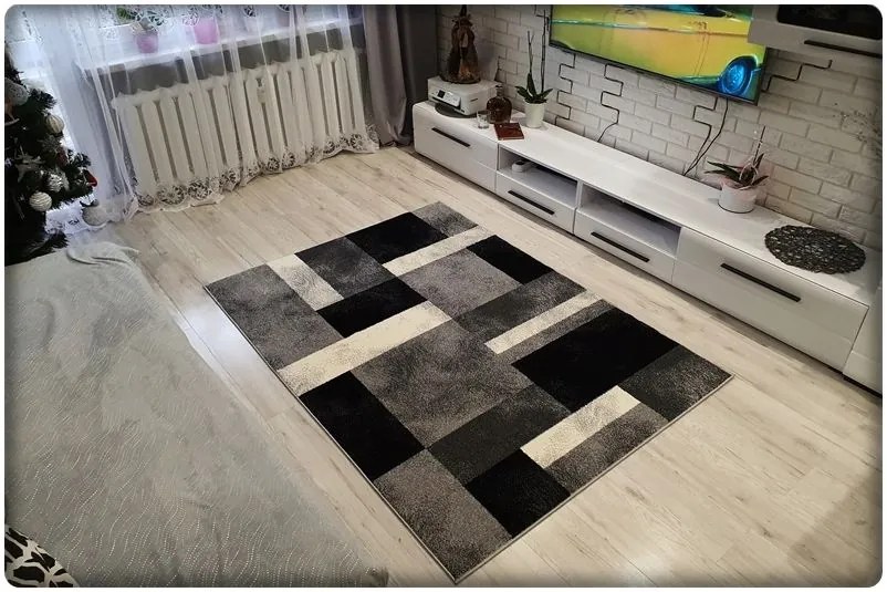 Dekorstudio Moderný koberec SUMATRA - Čierny vzor Rozmer koberca: 140x190cm