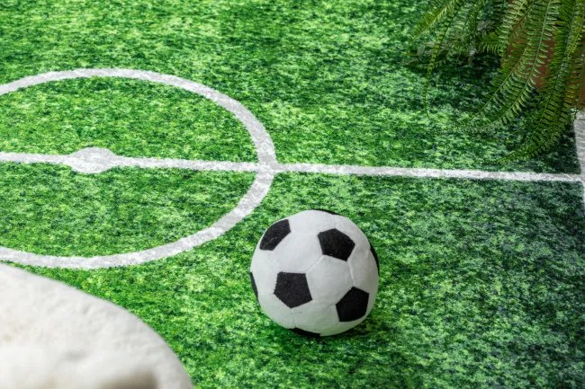 Detský koberec protišmykový BAMBINO 58690 futbalové ihrisko, zelený