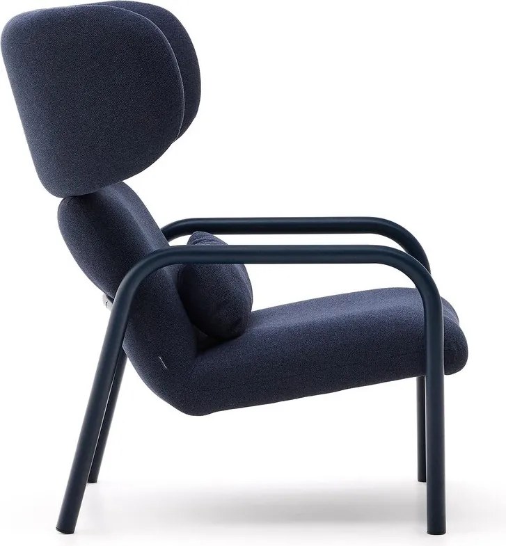 Tmavomodré kreslo Inari – Kave Home