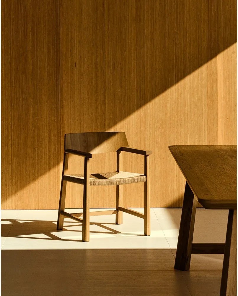 Jedálenské kreslo s podrúčkami z dubového dreva v prírodnej farbe Idun – Kave Home