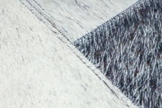 Koberec PATCHWORK 21723 sivý - imitácia kože krava, deski
