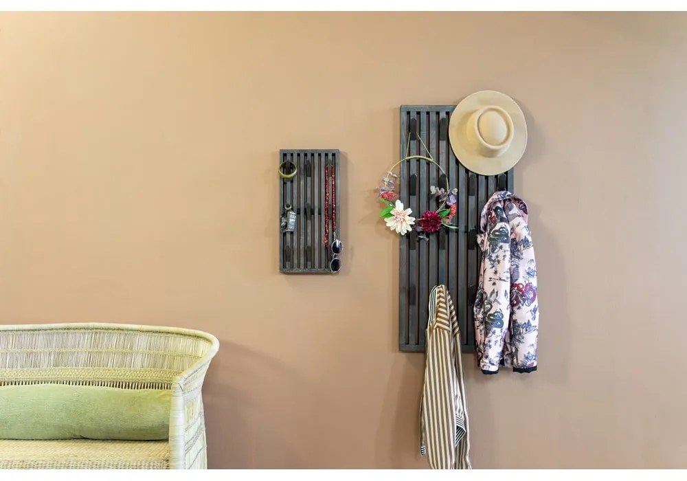 Tmavohnedý vešiakový panel z dubového dreva 46x100x8 cm Parco – Spinder Design