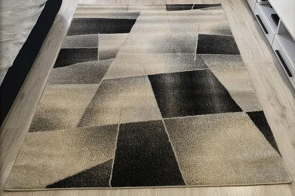 Moderný koberec Rio 509 v béžovo-sivej kombinácii fariem Rozmer: 80x150 cm