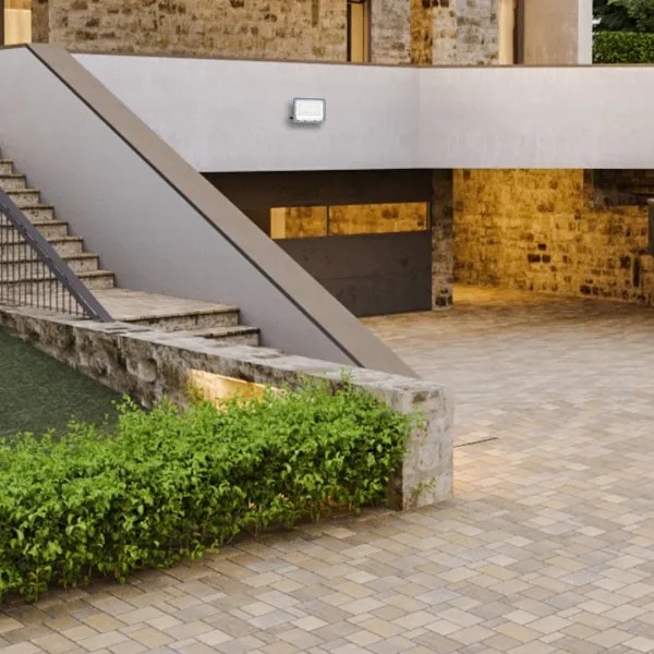 LED Reflektor so solárnym panelom FOCUS 100W/15000 mAh 3,2V 6000K IP65 + DO