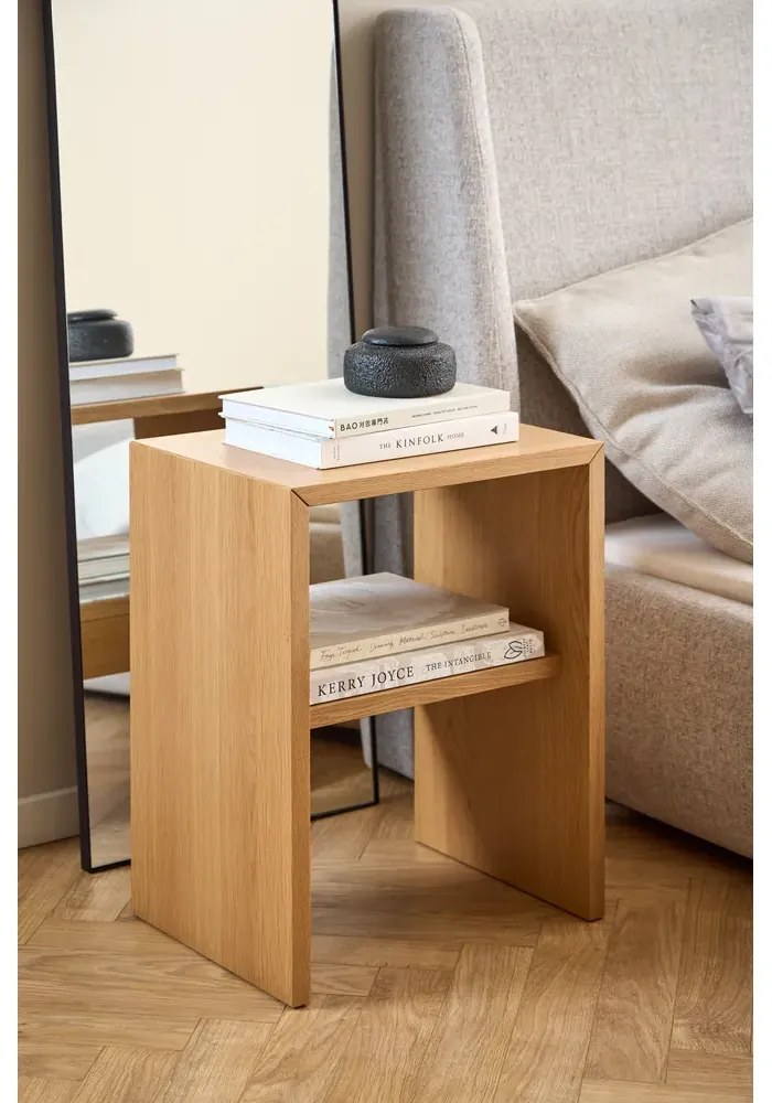 Nočný stolík Arlon 45 cm dub prírodný
