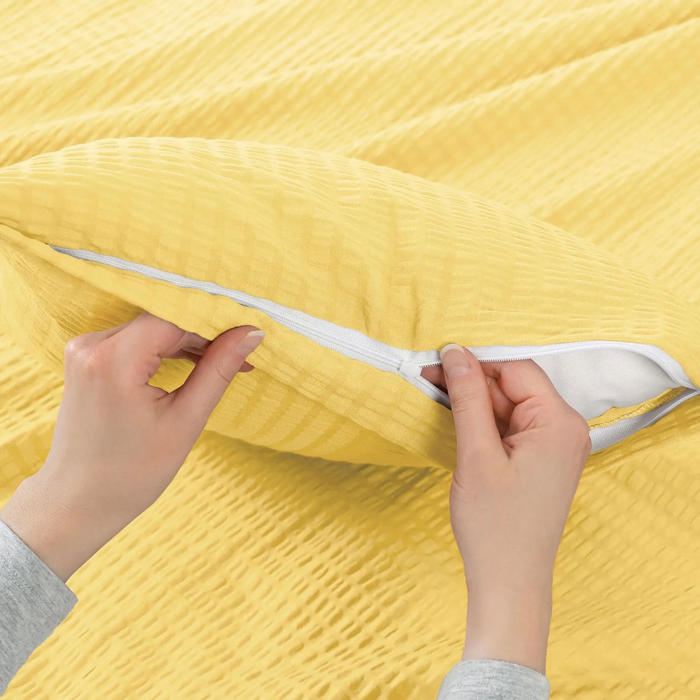 Goldea krepová obliečka na vankúš - žltá 45 x 45 cm