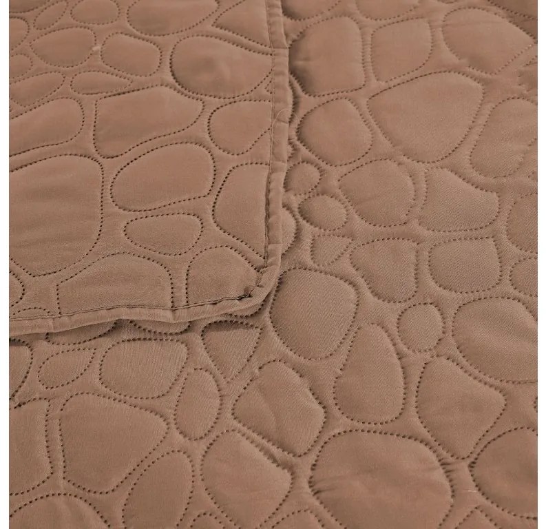 Svetlohnedý prehoz na posteľ so vzorom STONE Rozmer: 200 x 220 cm
