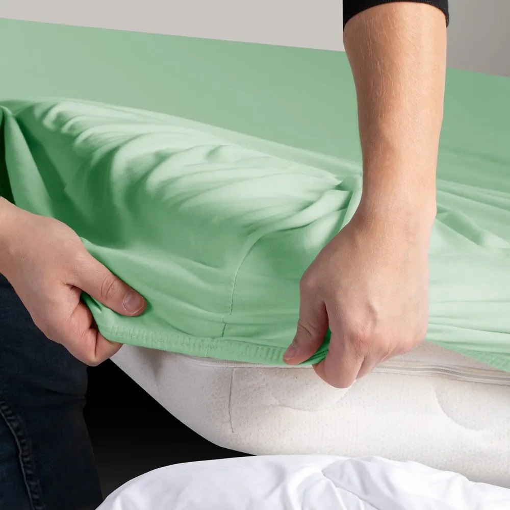 Svetlozelená napínacia plachta jersey 140x200 cm Amber – Restilo