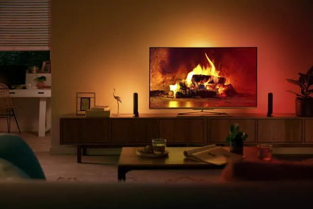 PHILIPS HUE Svetelná flexibilná LED múdra lišta HUE PLAY s funkciou RGB, 6W, teplá biela-studená biela, čierna,