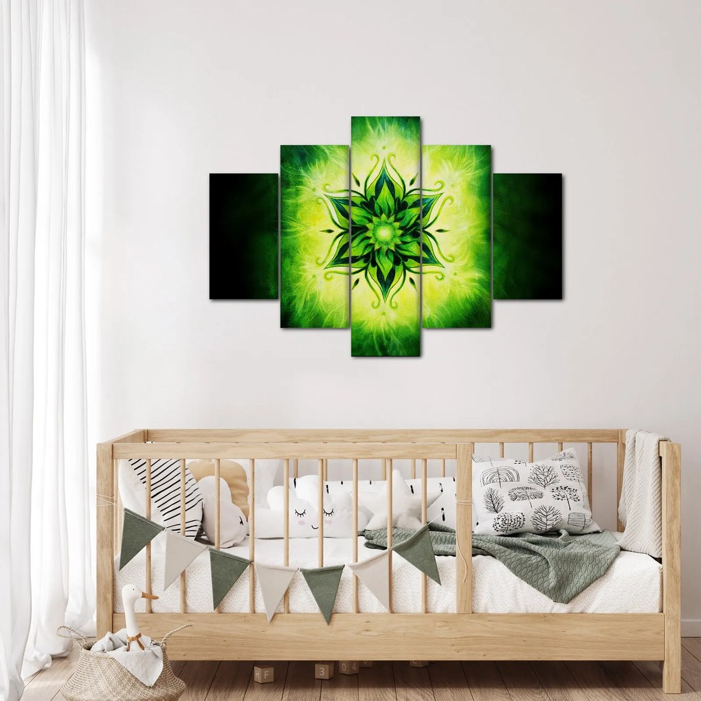 Obraz - Kvetinová mandala v zelenom pozadí (150x105 cm)