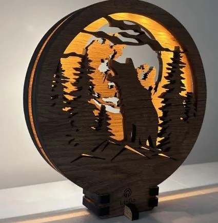 Drevená lampička na nočný stolík Vlk