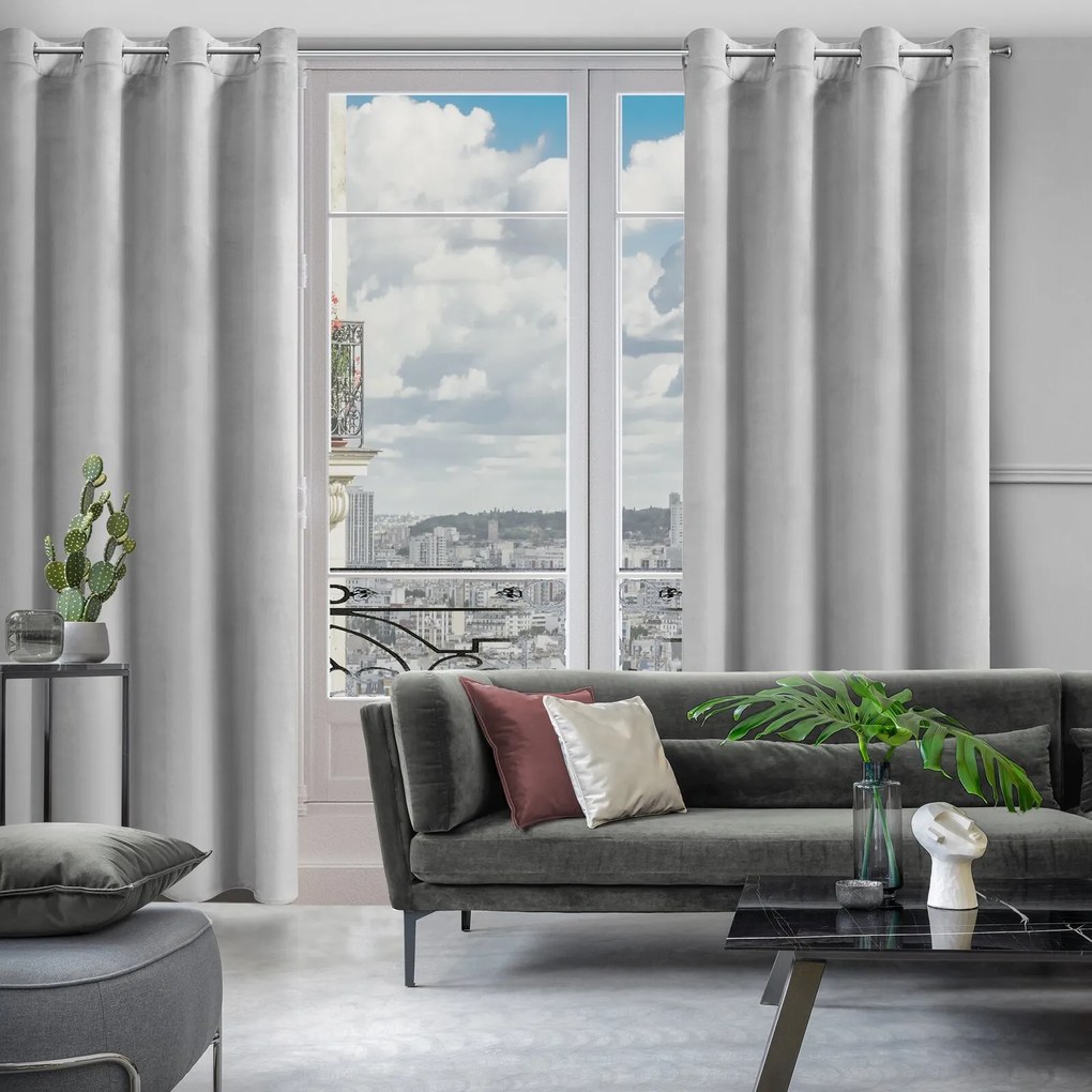 ZATEMŇOVACÍ ZÁVES NA KRÚŽKOCH ROSA 140X250 CM STRIEBORNÁ