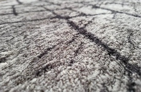 HU Sivý koberec Plush Deluxe Tmavy-mramor Rozmer: 60x100 cm