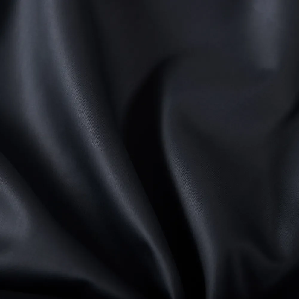 Biante Obdĺžnikový bavlněný saténový ubrus ST-019 Čierny 140x220 cm