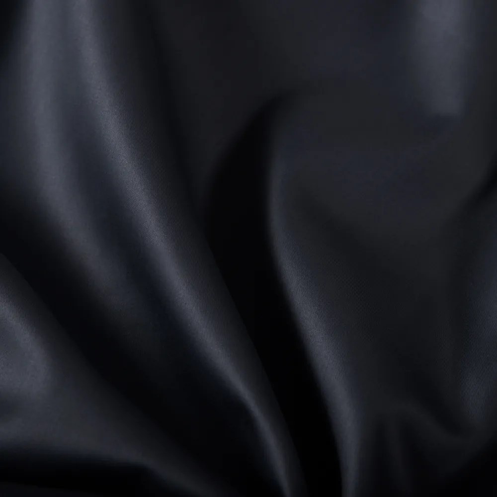 Biante Veľký štvorcový bavlnený saténový obrus ST-019 Čierny 200x200 cm
