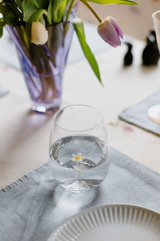 Bloomingville Pohár na vodu Misa Flower 560 ml