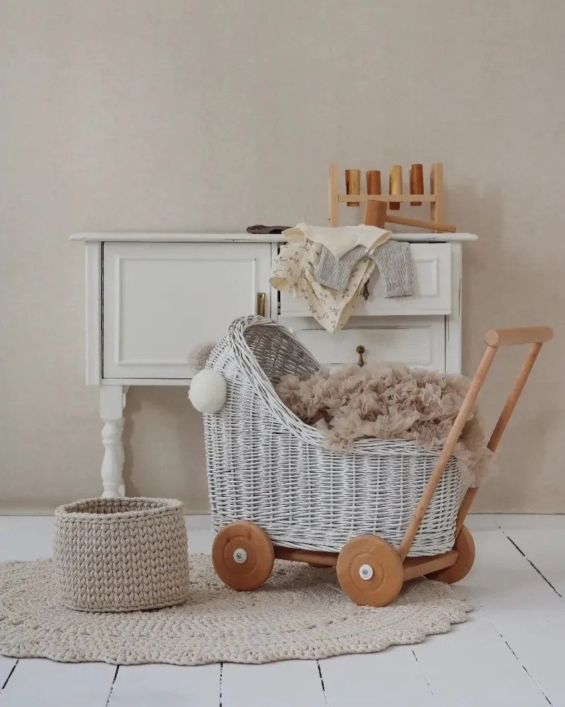 Prútený kočík pre bábiky biela