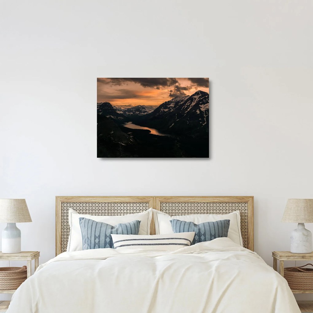 Sklenený obraz jazera medzi horami (70x50 cm)