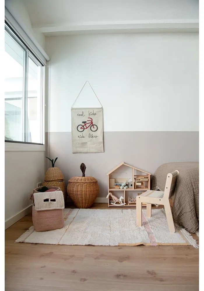 Detská stolička v prírodnej farbe Kaarol Earth – Lorena Canals