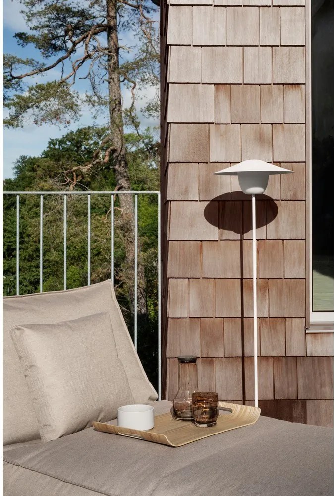 Hnedé polstrované vonkajšie ležadlo Blomus Stay