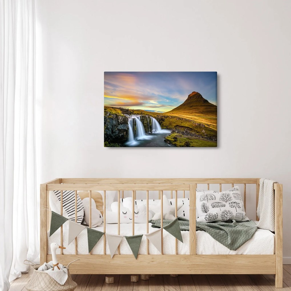 Obraz hory a vodopádov na Islande (90x60 cm)
