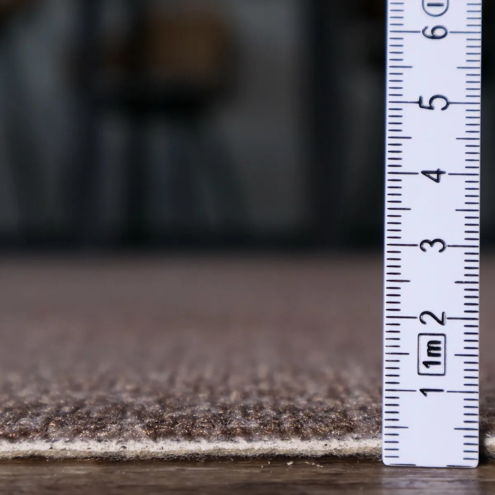 Associated Weavers, Metrážny koberec Bruno brown, na mieru, šíře 4m, hnedá, filc, chodba / predsieň