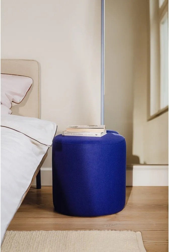 Modrý vlnený taburet Folk – noo.ma