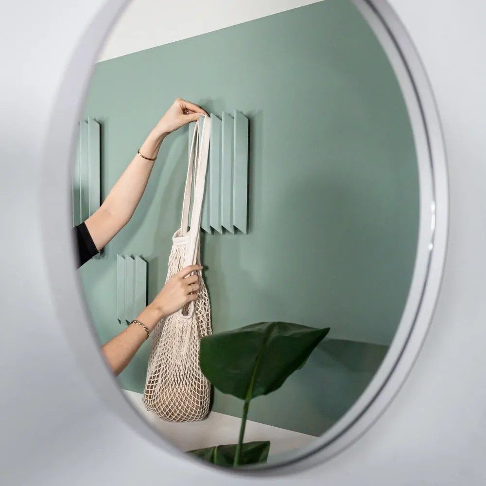 Sivozelený kovový nástenný vešiak 21 cm Sensu – Spinder Design