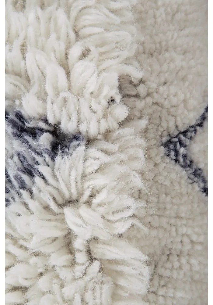 Biely vlnený taburet Berber Soul – Lorena Canals