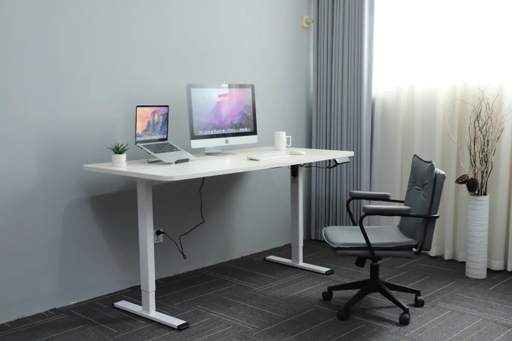 Výškovo nastaviteľný elektrický stôl BestBerg BBAT-16WW / rozmer 160x80 cm / výška 85-130 cm / biely