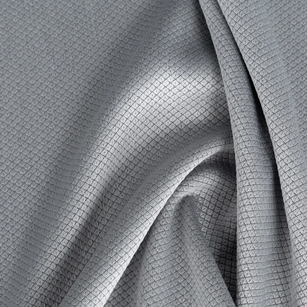 ZATEMŇOVACÍ ZÁVES NA KRÚŽKOCH AMARO 135X250 CM STRIEBORNÁ