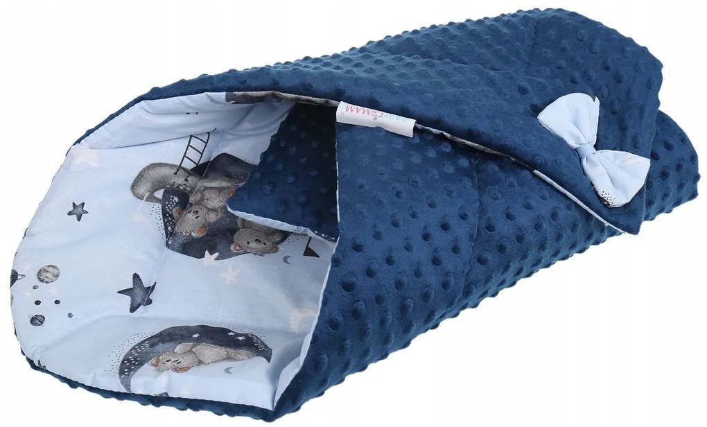 Obojstranná zavinovačka pre bábätká 80x80 cm BABYMAM PREMIUM - Medvedíci vo vesmíre s tmavo modrou minkou
