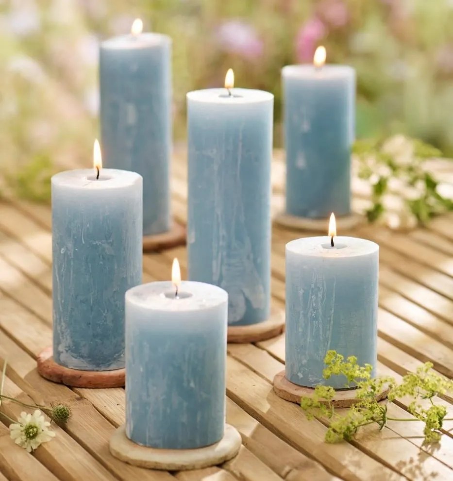 Ib Laursen Okruhlá sviečka Rustic Dusty Blue 14 cm